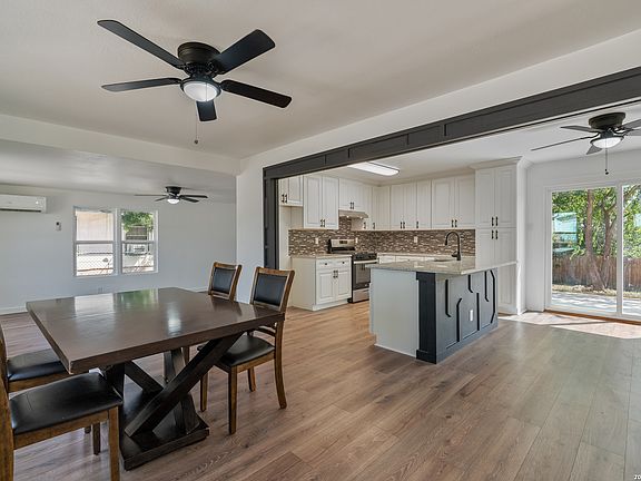 4th image of 214 RAMBLING DR