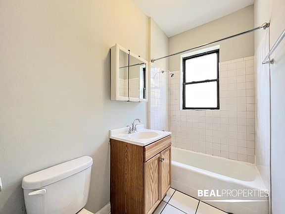 3rd image of 3724.5 N Pine Grove Ave #3724X-W1