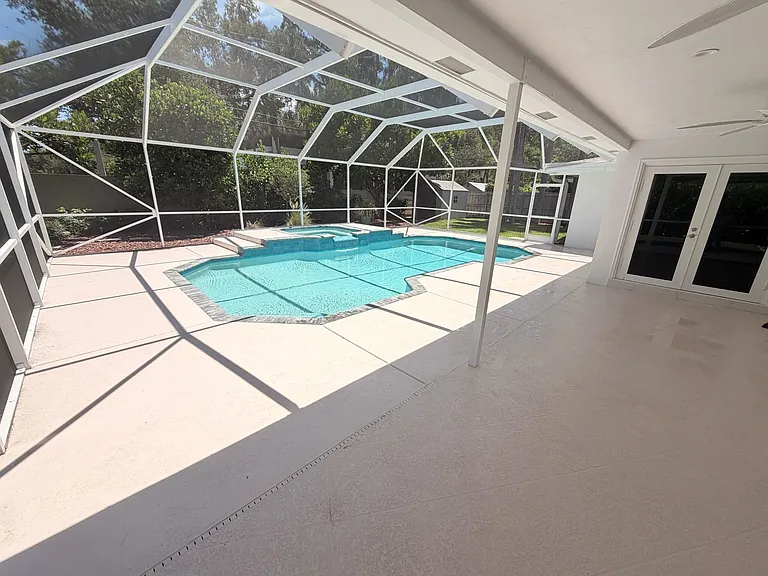 1390 NW 4th St — Photo 30