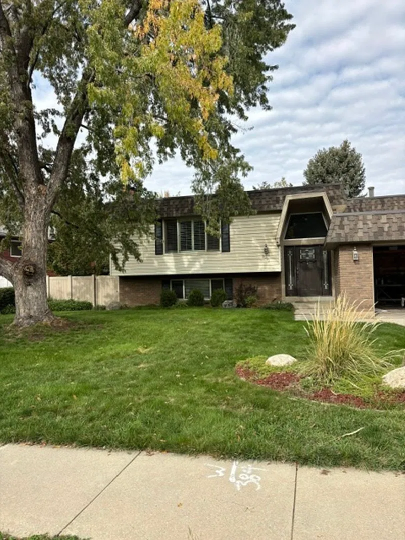 Spacious 4-Bedroom Cottonwood Heights Home with Fenced Yard & Two-Car Garage — Photo 1