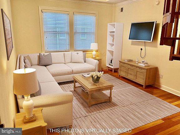 4th image of 722 S Washington St APT 301