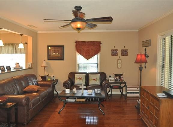 2nd image of 100 College St
