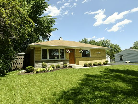 3rd image of 978 E Lilac Dr