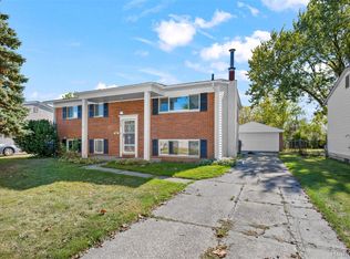 2268 Serra Dr, Sterling Heights, MI 48310