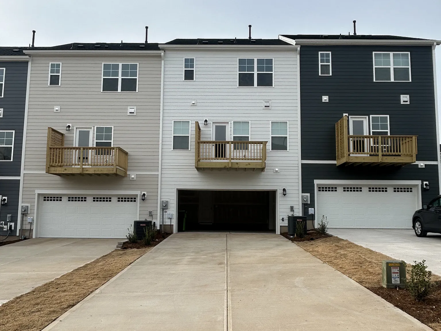 4 bed, 3.5 bath, 2290 sqft, $2,350 — Photo 3