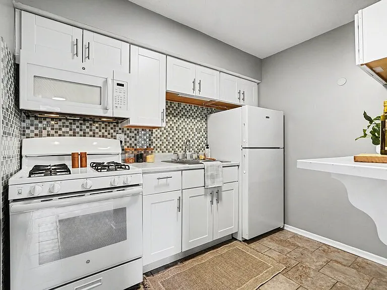 2727 Madelyn Dr SW #A — Photo 2