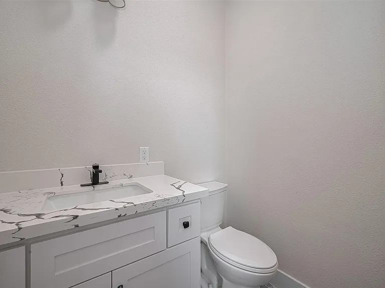 2206 Hoskins Dr — Photo 31