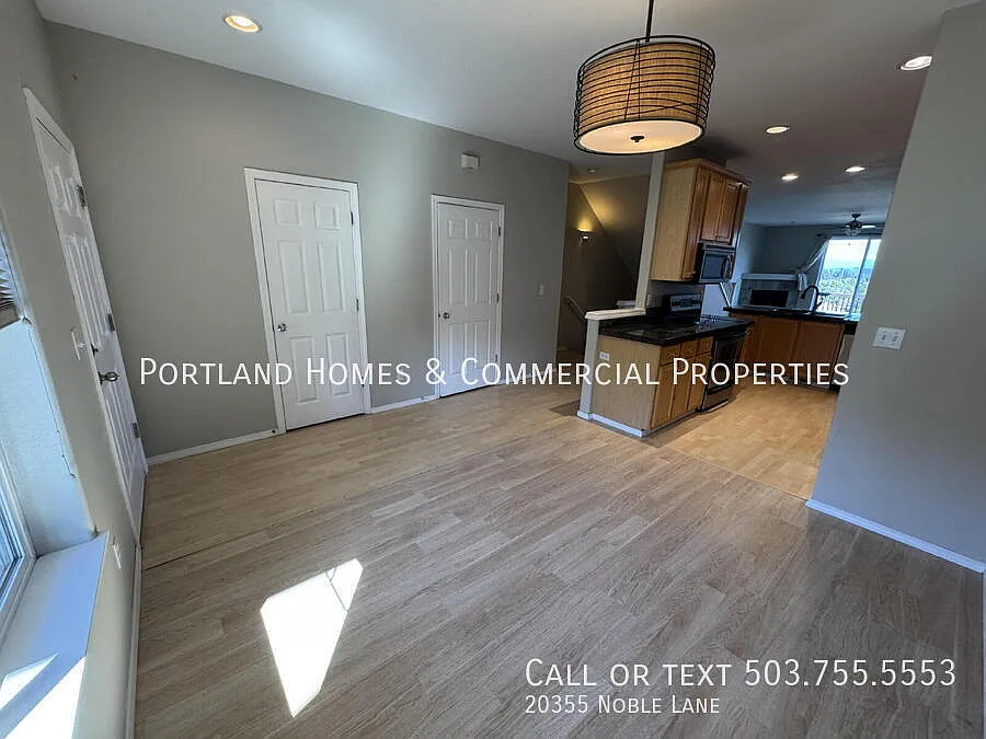3 Story Townhome in West Linn. — Photo 3