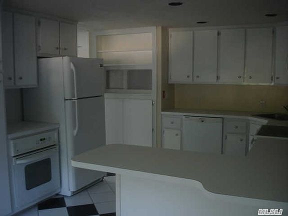4th image of 5 Carnegie Dr