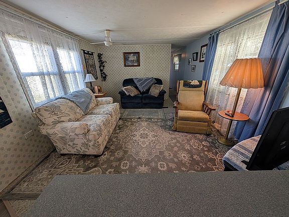3rd image of 579 Tammi Dr