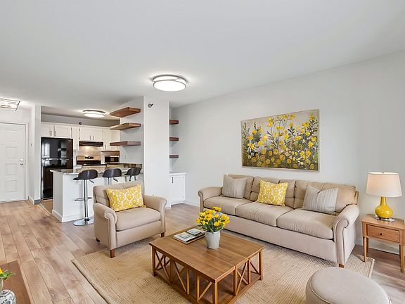 2nd image of 300 Walnut St Unit 706