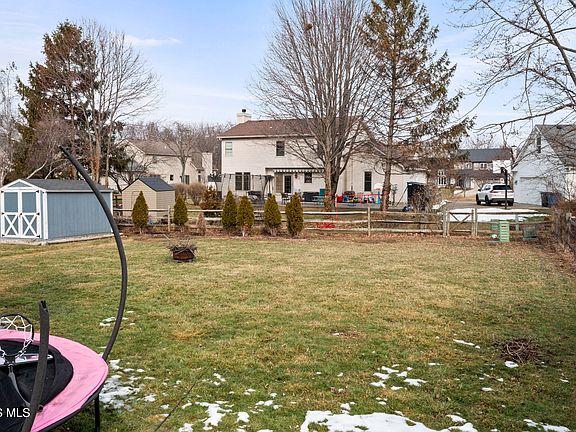 2nd image of 1801 Eaglecrest Rd