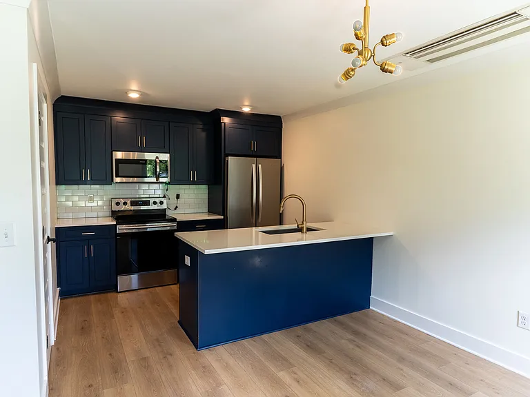 110 Duke St — Photo 11