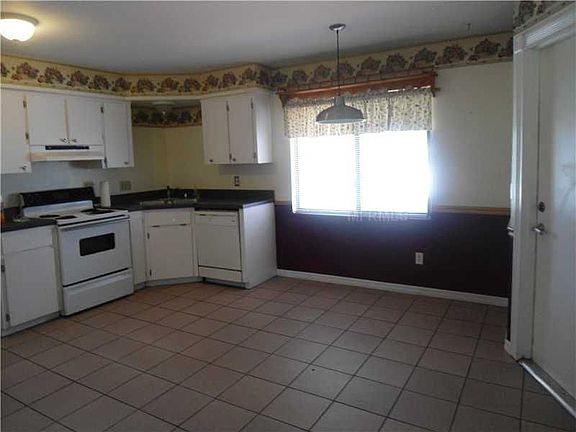 5th image of 6410 Fox Briar Trl