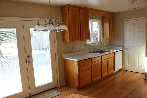 4th image of 323 Lassen Ave