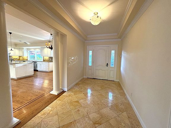 3rd image of 667 Oakwood Ct