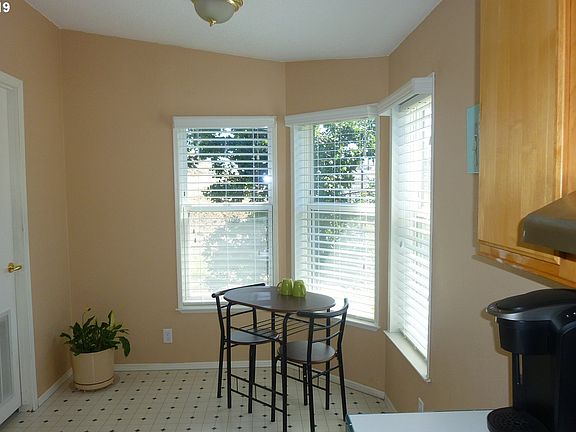 5th image of 5885 NE Jacobson St