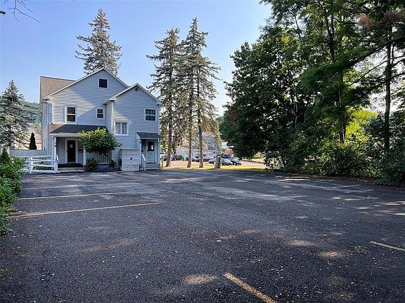 2nd image of 116 Harry L Dr