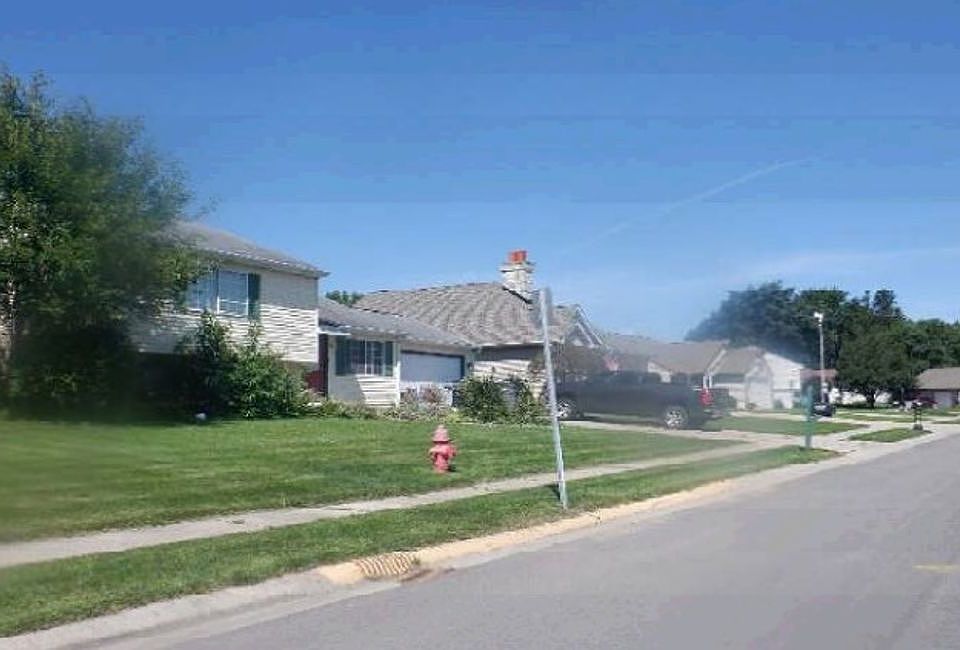 Exterior Neighborhood (street photo)