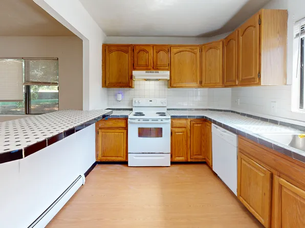 100 Fellsview Ter, Stoneham, MA