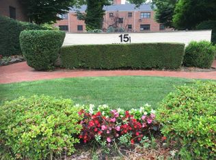 15 Beach Rd, Great Neck, NY 11023