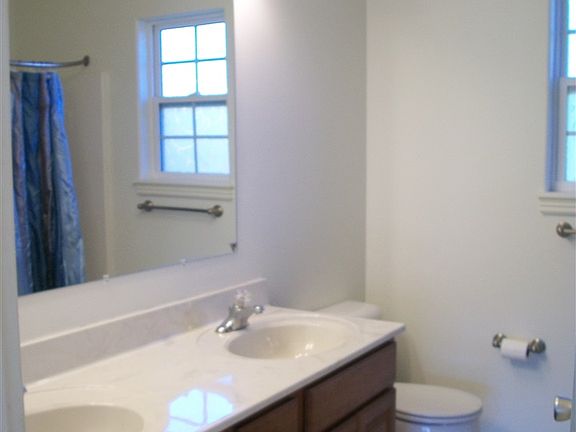 5th image of 105 Aster Dr