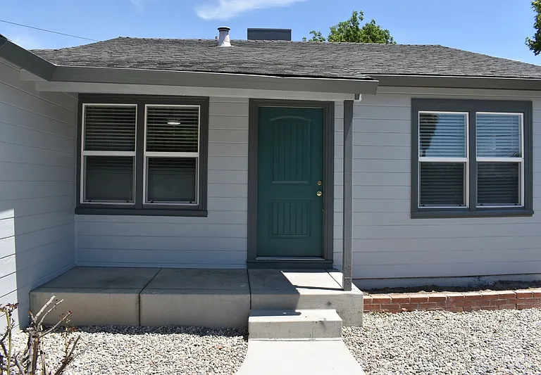 1720 Bessie Ave — Photo 5