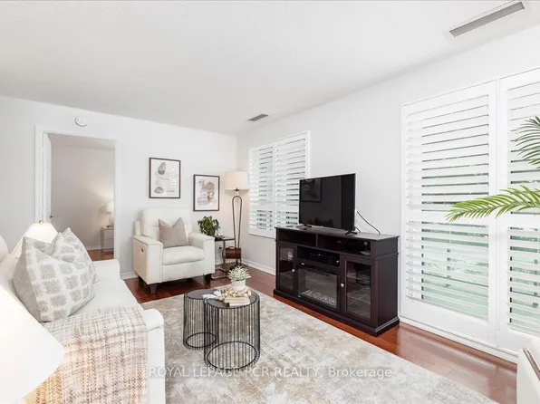 35 Via Rosedale Way #113, Brampton, ON L6R 3J9