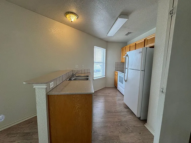 411 E Central TX Expwy — Photo 9