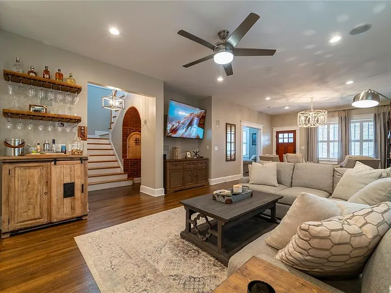 781 Greenwood Ave NE — Photo 15