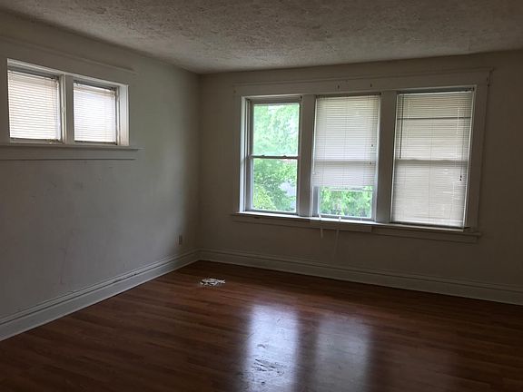 3rd image of 4506 S Compton Ave Floor 2