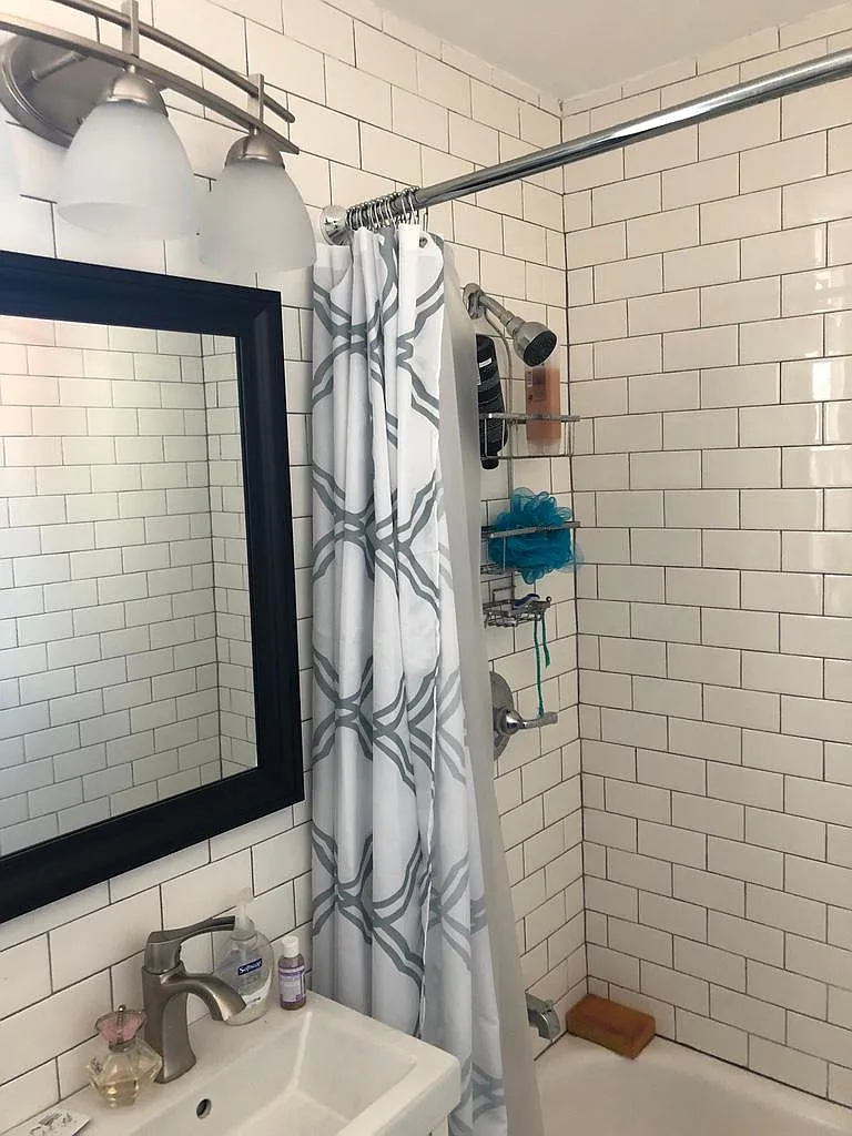 223 W Hill Street — Photo 2
