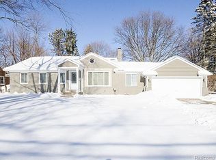 18160 Beverly Rd, Beverly Hills, MI 48025