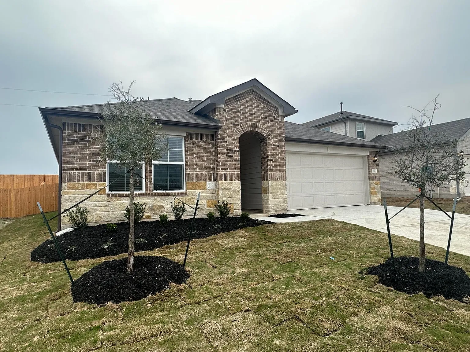 4 bed, 2096 sqft, $2,499 — Photo 3