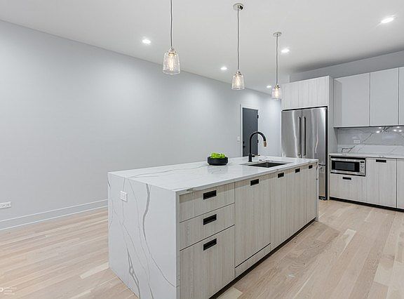 5th image of 1232 N Bosworth Ave #102