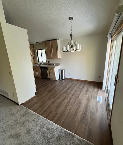 1201 Hillcrest Ct — Photo 5