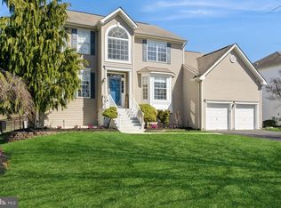 32 Moorsgate Cir, East Windsor, NJ 08520
