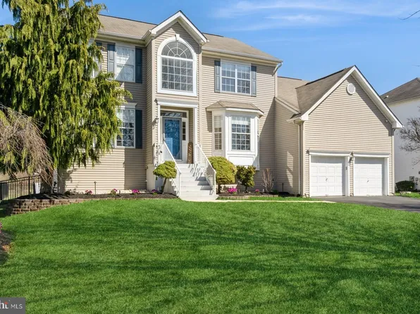 32 Moorsgate Cir, East Windsor, NJ 08520