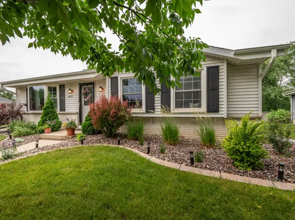 1820 Lenora DRIVE, West Bend, WI 53090