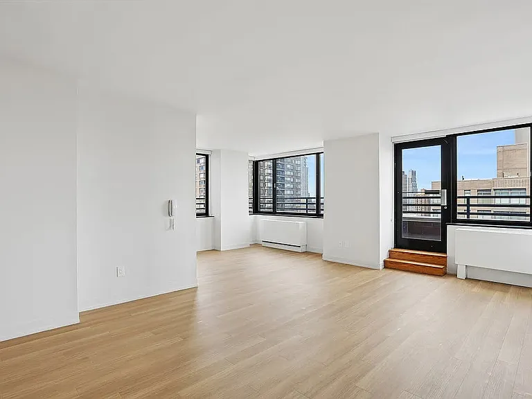 Columbus Cir #S44D — Photo 1