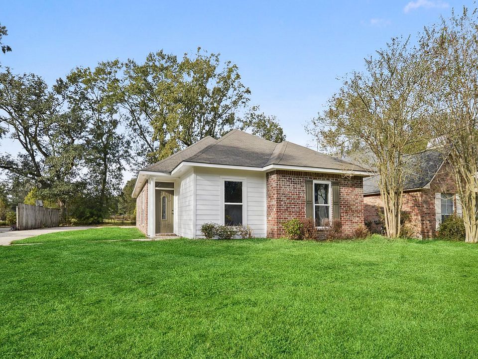 1st image of 18057 Wood Haven Dr