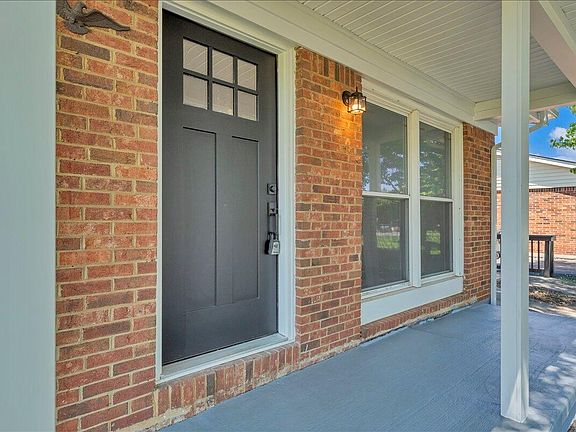 3rd image of 1072 Maywood Dr
