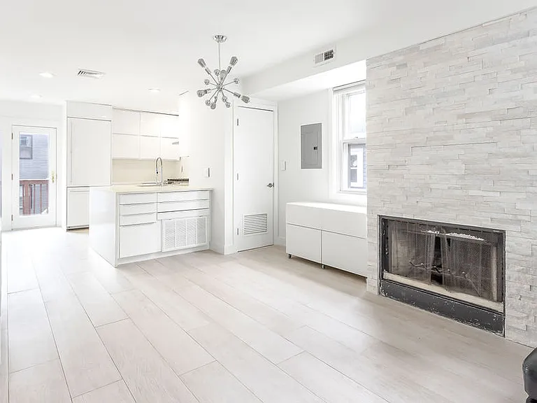 119 W 3rd St #B — Photo 3