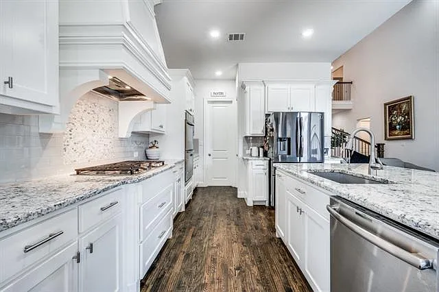 4 bed, 3361 sqft, $4,400 — Photo 4