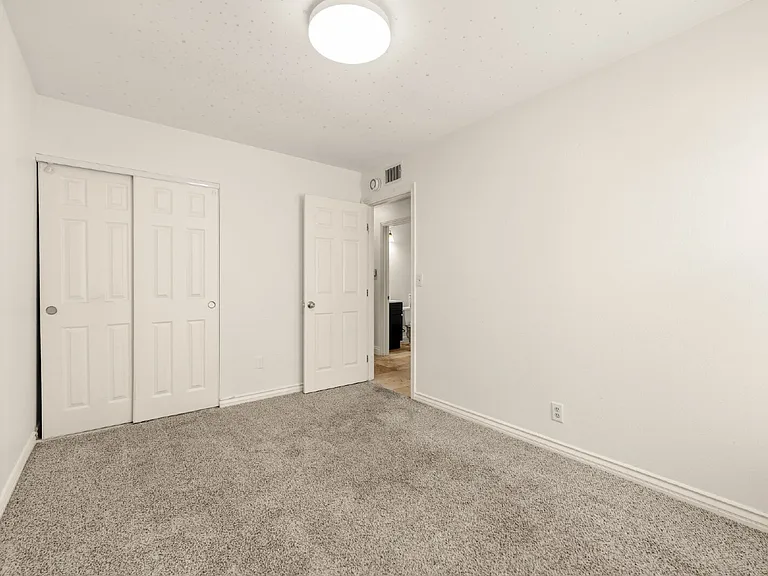 232 Village Sq — Photo 19