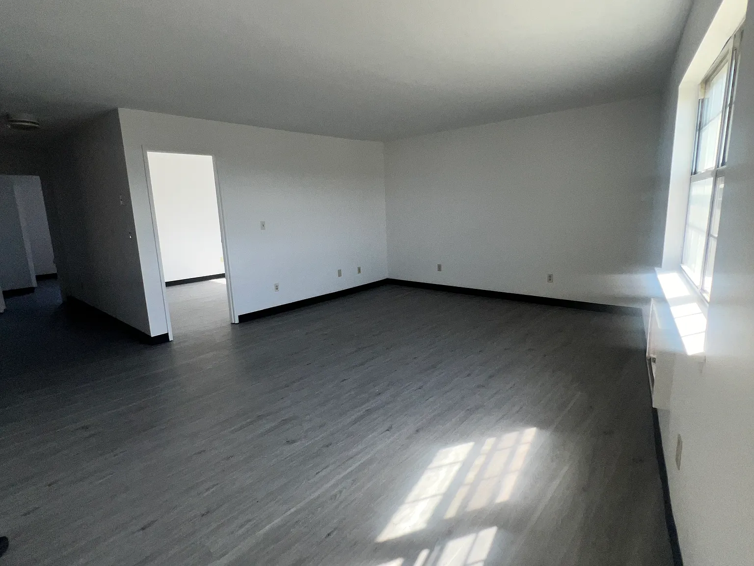 3 bed, 1200 sqft, $2,400 — Photo 1