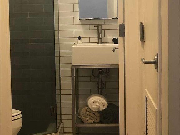 5th image of 800 Dekalb Ave