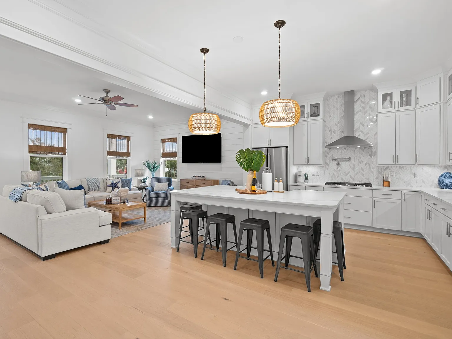 6 bed, 3954 sqft, $9,500 — Photo 2