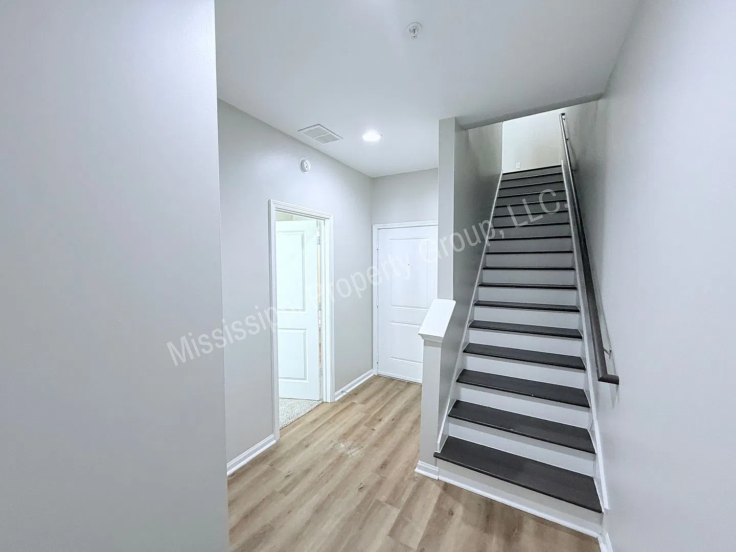 4BR/4BA For Rent — Photo 2