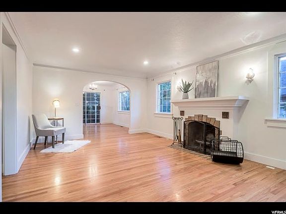 3rd image of 1358 E Logan Ave